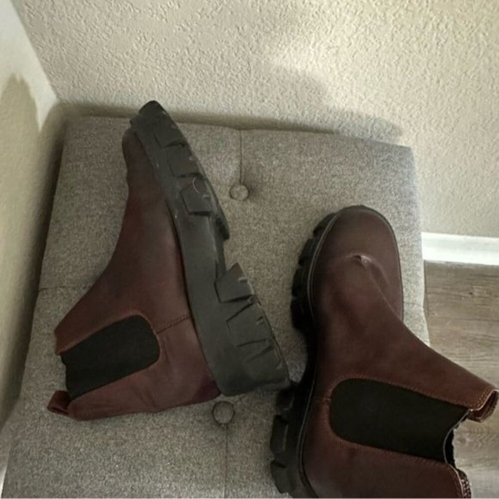 Gianni Bini Downtown Chelsea Lug Sole Brown Leather Pull on Boots Sz 9.5 - Picture 6 of 9